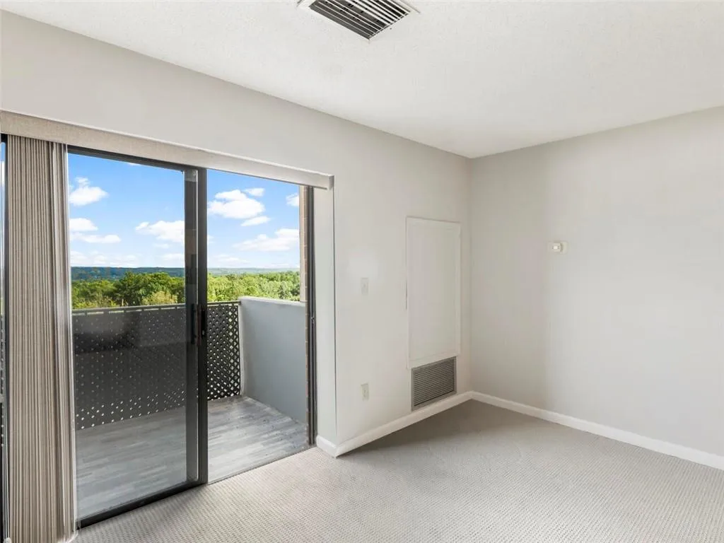 300 Johnson Ferry Road Ne Unit B913, Sandy Springs, Georgia 30328, 2 Bedrooms Bedrooms, ,2 BathroomsBathrooms,Residential,Sold,300 Johnson Ferry Road Ne Unit B913,7113443