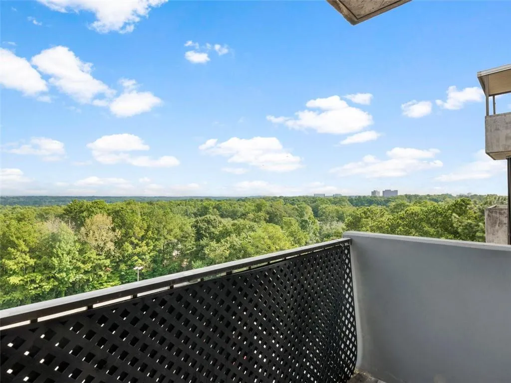 300 Johnson Ferry Road Ne Unit B913, Sandy Springs, Georgia 30328, 2 Bedrooms Bedrooms, ,2 BathroomsBathrooms,Residential,Sold,300 Johnson Ferry Road Ne Unit B913,7113443