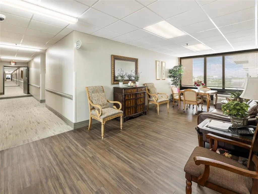 300 Johnson Ferry Road Ne Unit B913, Sandy Springs, Georgia 30328, 2 Bedrooms Bedrooms, ,2 BathroomsBathrooms,Residential,Sold,300 Johnson Ferry Road Ne Unit B913,7113443