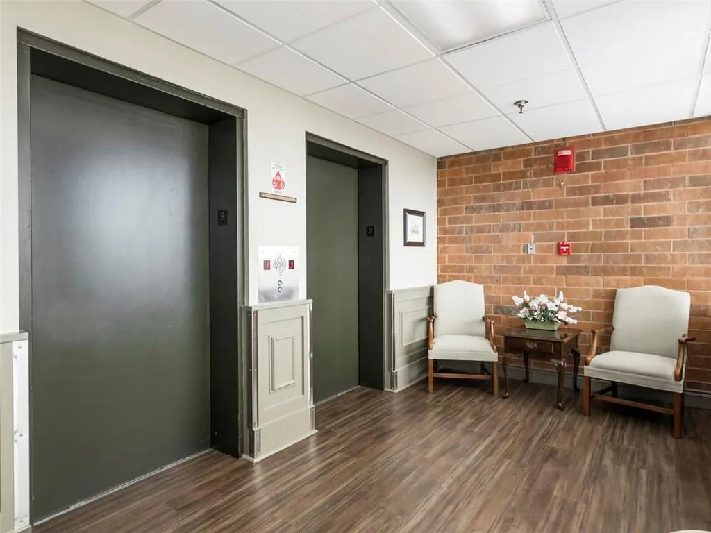 300 Johnson Ferry Road Ne Unit B913, Sandy Springs, Georgia 30328, 2 Bedrooms Bedrooms, ,2 BathroomsBathrooms,Residential,Sold,300 Johnson Ferry Road Ne Unit B913,7113443