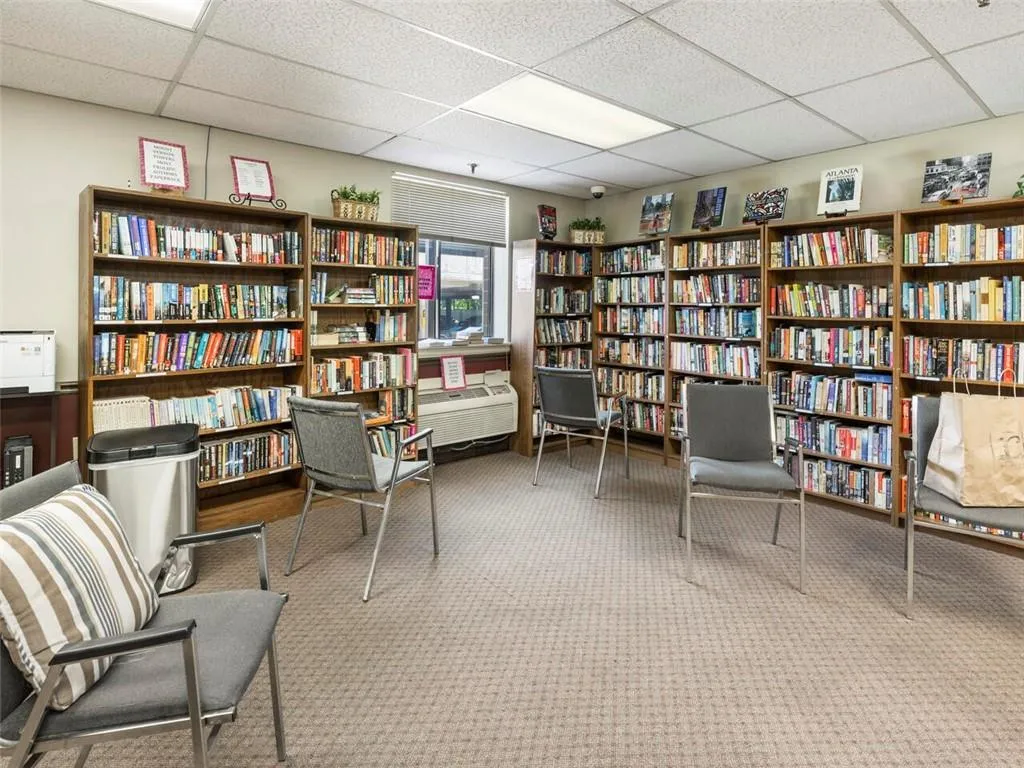 300 Johnson Ferry Road Ne Unit B913, Sandy Springs, Georgia 30328, 2 Bedrooms Bedrooms, ,2 BathroomsBathrooms,Residential,Sold,300 Johnson Ferry Road Ne Unit B913,7113443