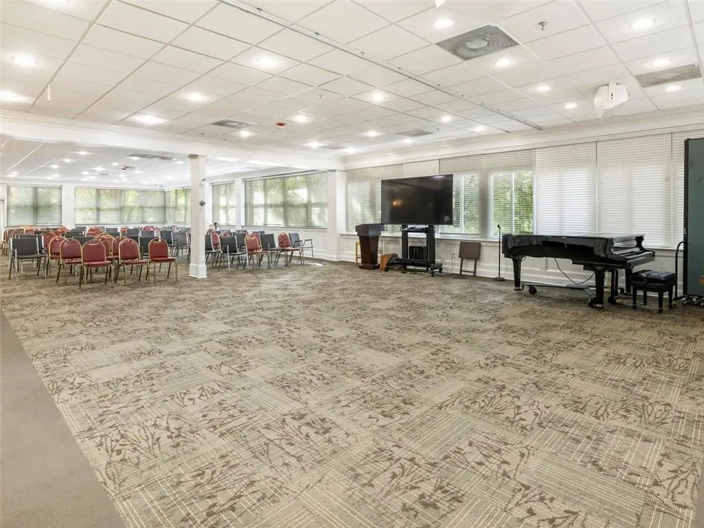 300 Johnson Ferry Road Ne Unit B913, Sandy Springs, Georgia 30328, 2 Bedrooms Bedrooms, ,2 BathroomsBathrooms,Residential,Sold,300 Johnson Ferry Road Ne Unit B913,7113443