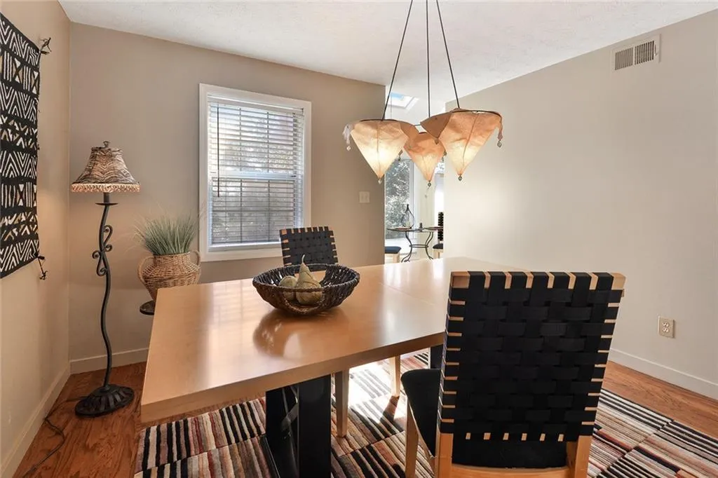 7750 Roswell Road Unit 5f, Sandy Springs, Georgia 30350, 2 Bedrooms Bedrooms, ,1 BathroomBathrooms,Residential,Sold,7750 Roswell Road Unit 5f,6685505
