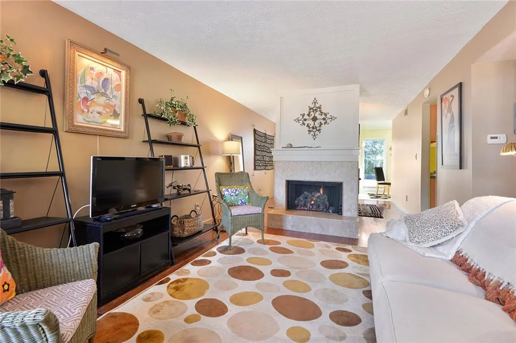 7750 Roswell Road Unit 5f, Sandy Springs, Georgia 30350, 2 Bedrooms Bedrooms, ,1 BathroomBathrooms,Residential,Sold,7750 Roswell Road Unit 5f,6685505