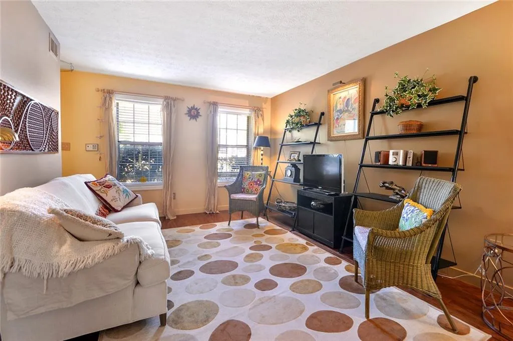 7750 Roswell Road Unit 5f, Sandy Springs, Georgia 30350, 2 Bedrooms Bedrooms, ,1 BathroomBathrooms,Residential,Sold,7750 Roswell Road Unit 5f,6685505