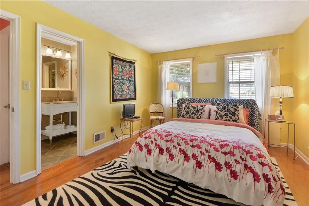 7750 Roswell Road Unit 5f, Sandy Springs, Georgia 30350, 2 Bedrooms Bedrooms, ,1 BathroomBathrooms,Residential,Sold,7750 Roswell Road Unit 5f,6685505