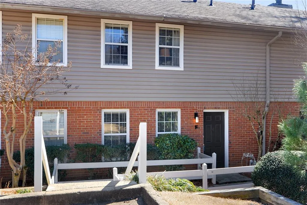 7750 Roswell Road Unit 5f, Sandy Springs, Georgia 30350, 2 Bedrooms Bedrooms, ,1 BathroomBathrooms,Residential,Sold,7750 Roswell Road Unit 5f,6685505
