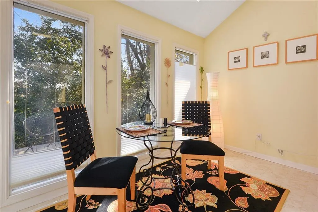 7750 Roswell Road Unit 5f, Sandy Springs, Georgia 30350, 2 Bedrooms Bedrooms, ,1 BathroomBathrooms,Residential,Sold,7750 Roswell Road Unit 5f,6685505