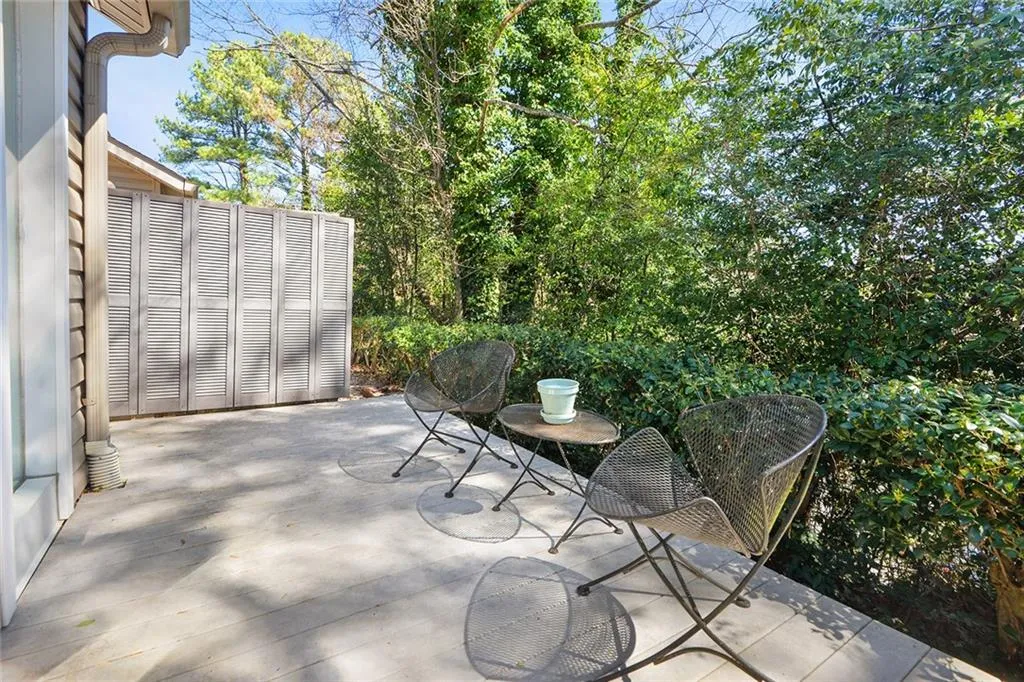 7750 Roswell Road Unit 5f, Sandy Springs, Georgia 30350, 2 Bedrooms Bedrooms, ,1 BathroomBathrooms,Residential,Sold,7750 Roswell Road Unit 5f,6685505
