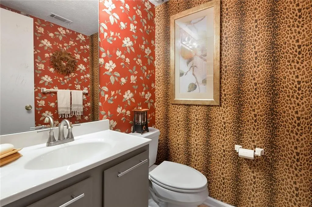 7750 Roswell Road Unit 5f, Sandy Springs, Georgia 30350, 2 Bedrooms Bedrooms, ,1 BathroomBathrooms,Residential,Sold,7750 Roswell Road Unit 5f,6685505