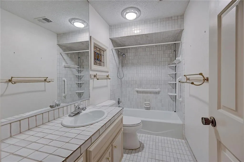 1010 Edgewater Drive, Sandy Springs, Georgia 30328, 4 Bedrooms Bedrooms, ,3 BathroomsBathrooms,Residential,Sold,1010 Edgewater Drive,7200686