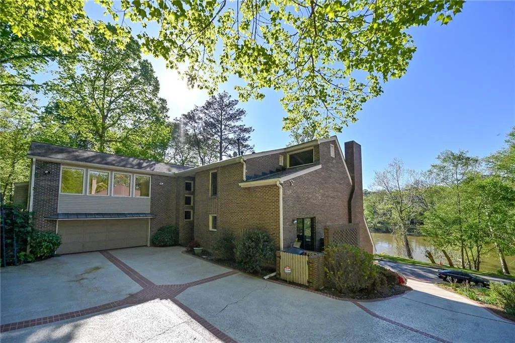 1010 Edgewater Drive, Sandy Springs, Georgia 30328, 4 Bedrooms Bedrooms, ,3 BathroomsBathrooms,Residential,Sold,1010 Edgewater Drive,7200686