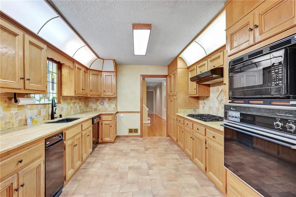 1010 Edgewater Drive, Sandy Springs, Georgia 30328, 4 Bedrooms Bedrooms, ,3 BathroomsBathrooms,Residential,Sold,1010 Edgewater Drive,7200686