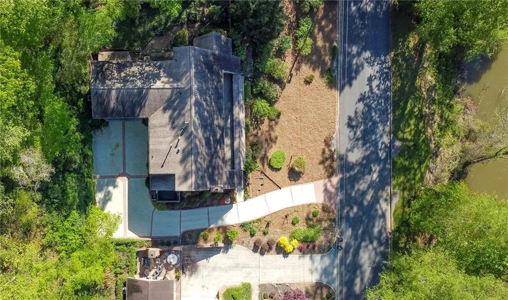 1010 Edgewater Drive, Sandy Springs, Georgia 30328, 4 Bedrooms Bedrooms, ,3 BathroomsBathrooms,Residential,Sold,1010 Edgewater Drive,7200686