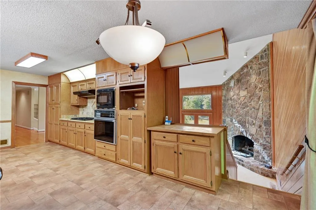 1010 Edgewater Drive, Sandy Springs, Georgia 30328, 4 Bedrooms Bedrooms, ,3 BathroomsBathrooms,Residential,Sold,1010 Edgewater Drive,7200686