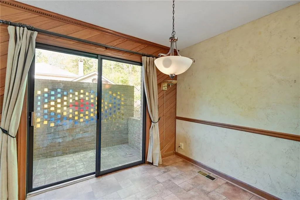 1010 Edgewater Drive, Sandy Springs, Georgia 30328, 4 Bedrooms Bedrooms, ,3 BathroomsBathrooms,Residential,Sold,1010 Edgewater Drive,7200686