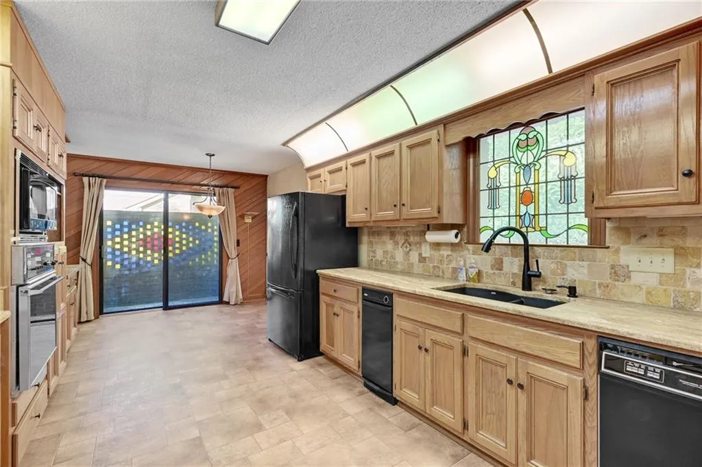 1010 Edgewater Drive, Sandy Springs, Georgia 30328, 4 Bedrooms Bedrooms, ,3 BathroomsBathrooms,Residential,Sold,1010 Edgewater Drive,7200686