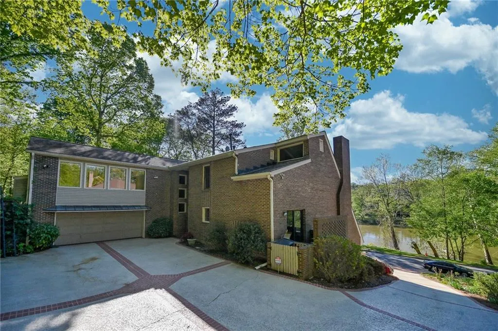 1010 Edgewater Drive, Sandy Springs, Georgia 30328, 4 Bedrooms Bedrooms, ,3 BathroomsBathrooms,Residential,Sold,1010 Edgewater Drive,7200686