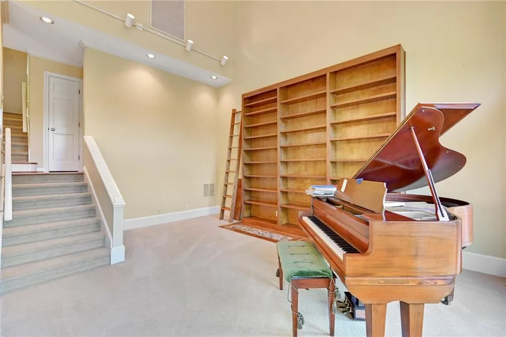 1010 Edgewater Drive, Sandy Springs, Georgia 30328, 4 Bedrooms Bedrooms, ,3 BathroomsBathrooms,Residential,Sold,1010 Edgewater Drive,7200686