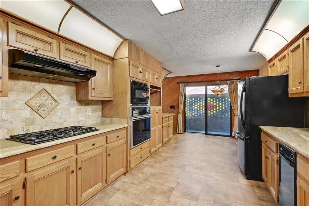 1010 Edgewater Drive, Sandy Springs, Georgia 30328, 4 Bedrooms Bedrooms, ,3 BathroomsBathrooms,Residential,Sold,1010 Edgewater Drive,7200686