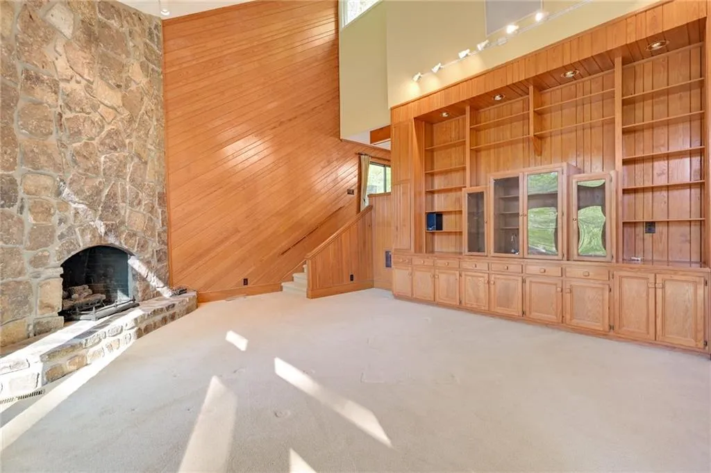 1010 Edgewater Drive, Sandy Springs, Georgia 30328, 4 Bedrooms Bedrooms, ,3 BathroomsBathrooms,Residential,Sold,1010 Edgewater Drive,7200686