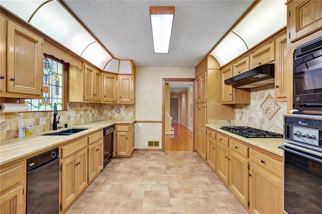 1010 Edgewater Drive, Sandy Springs, Georgia 30328, 4 Bedrooms Bedrooms, ,3 BathroomsBathrooms,Residential,Sold,1010 Edgewater Drive,7200686