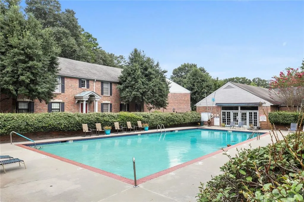 6700 Roswell Road Unit 24-h, Sandy Springs, Georgia 30328, 2 Bedrooms Bedrooms, ,2 BathroomsBathrooms,Residential,Sold,6700 Roswell Road Unit 24-h,6941308