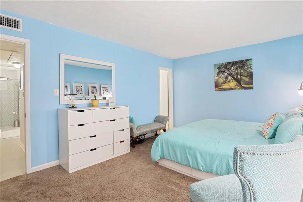 6700 Roswell Road Unit 24-h, Sandy Springs, Georgia 30328, 2 Bedrooms Bedrooms, ,2 BathroomsBathrooms,Residential,Sold,6700 Roswell Road Unit 24-h,6941308