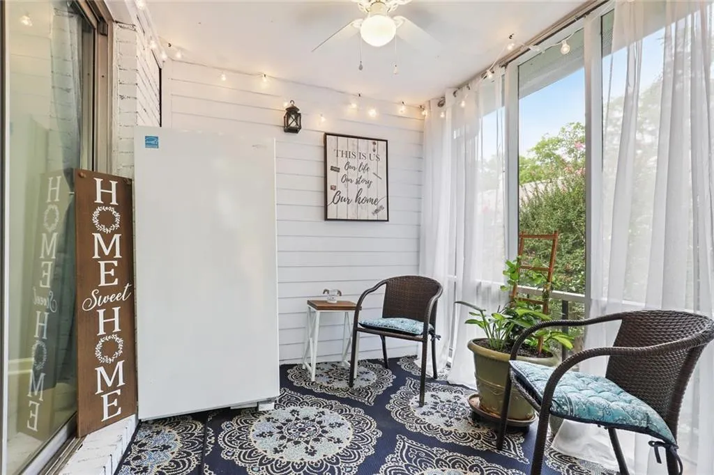 6700 Roswell Road Unit 24-h, Sandy Springs, Georgia 30328, 2 Bedrooms Bedrooms, ,2 BathroomsBathrooms,Residential,Sold,6700 Roswell Road Unit 24-h,6941308