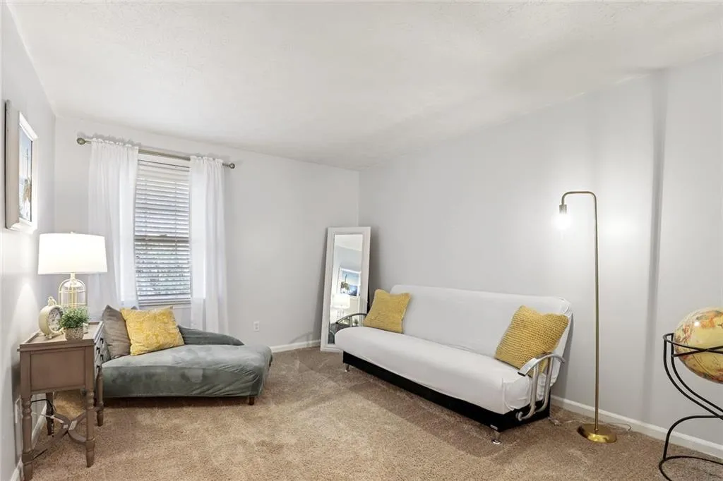 6700 Roswell Road Unit 24-h, Sandy Springs, Georgia 30328, 2 Bedrooms Bedrooms, ,2 BathroomsBathrooms,Residential,Sold,6700 Roswell Road Unit 24-h,6941308