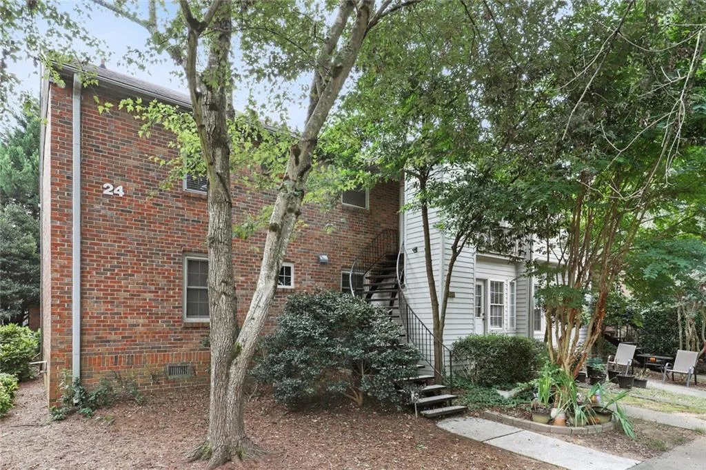 6700 Roswell Road Unit 24-h, Sandy Springs, Georgia 30328, 2 Bedrooms Bedrooms, ,2 BathroomsBathrooms,Residential,Sold,6700 Roswell Road Unit 24-h,6941308