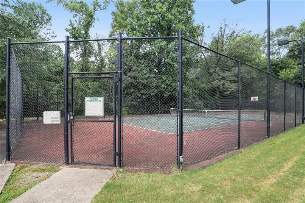 6700 Roswell Road Unit 24-h, Sandy Springs, Georgia 30328, 2 Bedrooms Bedrooms, ,2 BathroomsBathrooms,Residential,Sold,6700 Roswell Road Unit 24-h,6941308