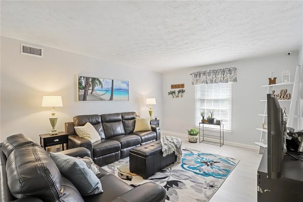 6700 Roswell Road Unit 24-h, Sandy Springs, Georgia 30328, 2 Bedrooms Bedrooms, ,2 BathroomsBathrooms,Residential,Sold,6700 Roswell Road Unit 24-h,6941308