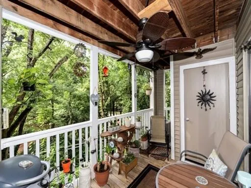 511 Barrington Hills Drive Unit 511, Sandy Springs, Georgia 30350, 2 Bedrooms Bedrooms, ,2 BathroomsBathrooms,Residential,Sold,511 Barrington Hills Drive Unit 511,5869858