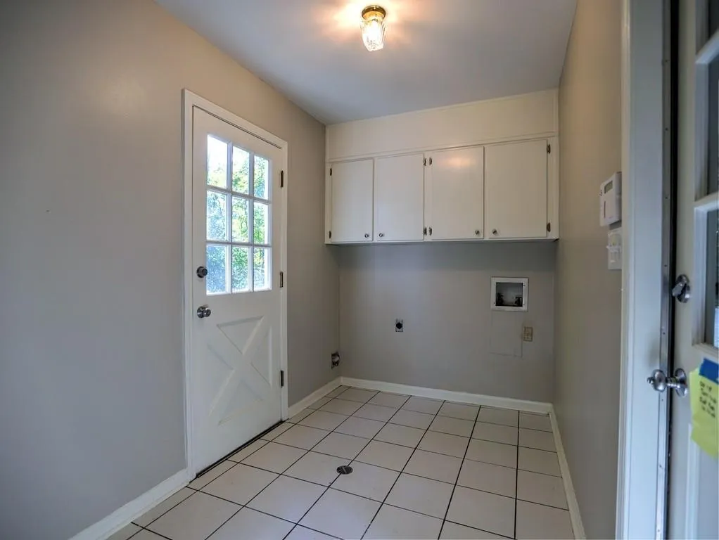 1200 N Harbor Court, Atlanta, Georgia 30328, 4 Bedrooms Bedrooms, ,3 BathroomsBathrooms,Residential,Sold,1200 N Harbor Court,6800860