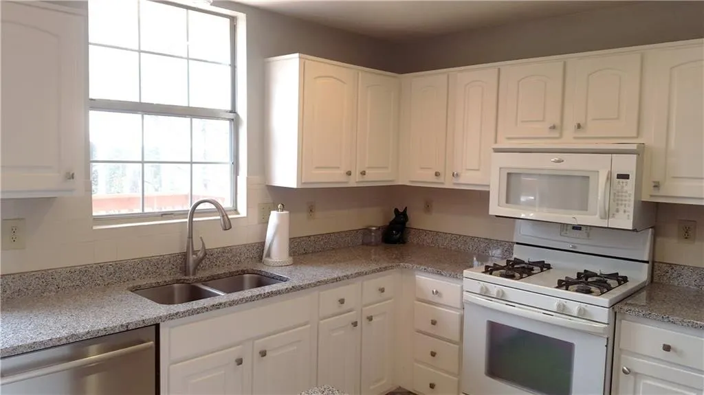 1201 Wedgewood Court Unit -, Sandy Springs, Georgia 30350, 2 Bedrooms Bedrooms, ,2 BathroomsBathrooms,Residential,Sold,1201 Wedgewood Court Unit -,5662639