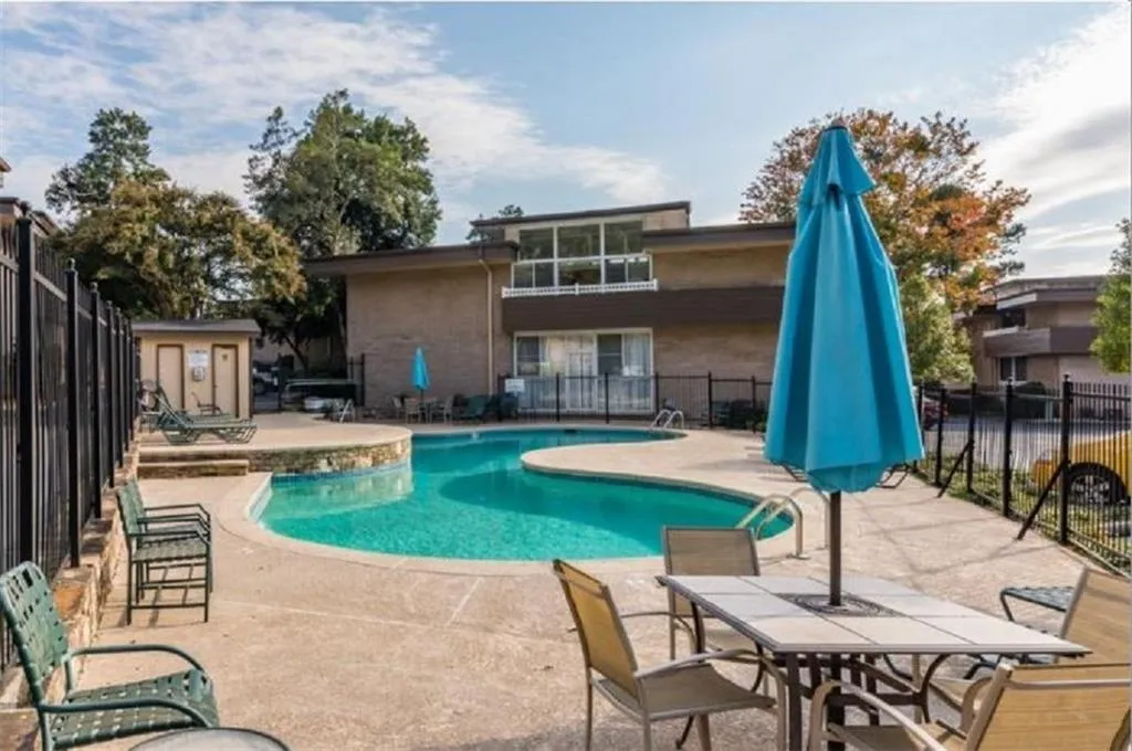 346 Carpenter Drive Unit 31, Atlanta, Georgia 30328, 2 Bedrooms Bedrooms, ,2 BathroomsBathrooms,Residential,Sold,346 Carpenter Drive Unit 31,5912010