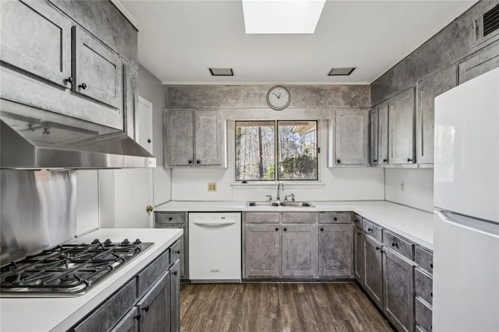 6375 River Overlook Drive Nw, Atlanta, Georgia 30328, 3 Bedrooms Bedrooms, ,4 BathroomsBathrooms,Residential,Sold,6375 River Overlook Drive Nw,7717913