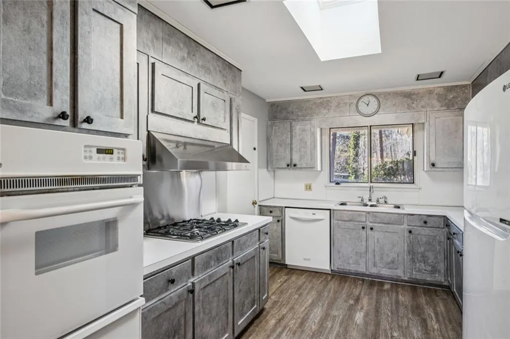 6375 River Overlook Drive Nw, Atlanta, Georgia 30328, 3 Bedrooms Bedrooms, ,4 BathroomsBathrooms,Residential,Sold,6375 River Overlook Drive Nw,7717913