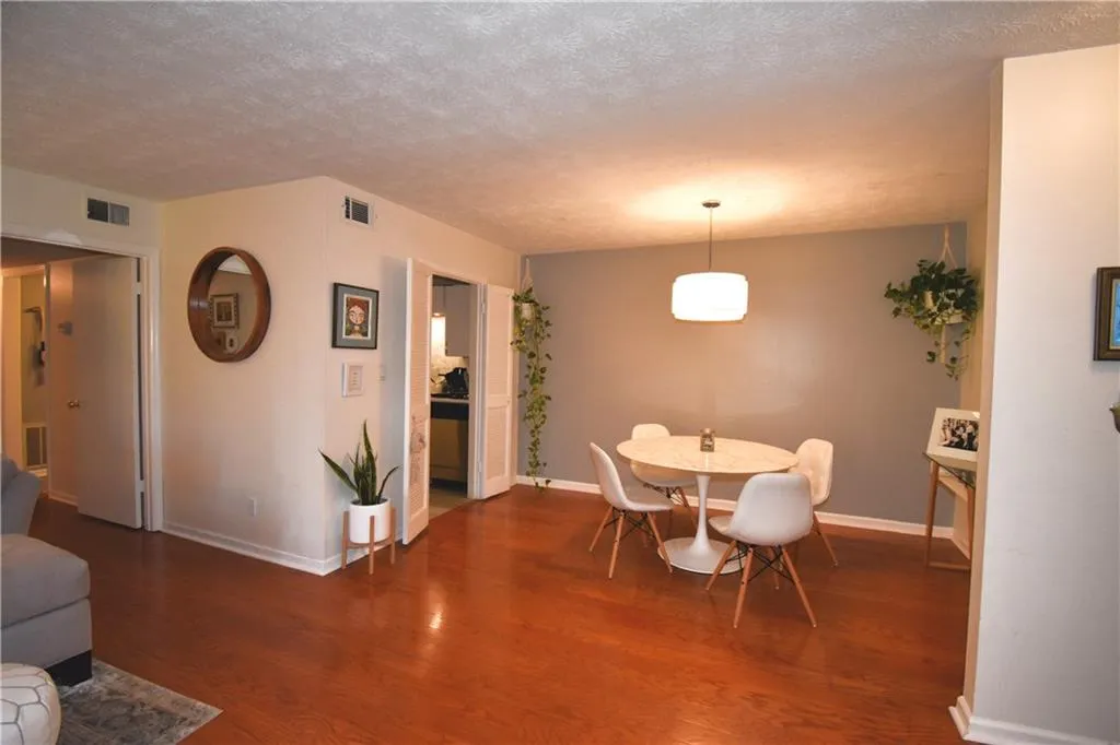 725 Dalrymple Road Unit 1c, Sandy Springs, Georgia 30328, 2 Bedrooms Bedrooms, ,2 BathroomsBathrooms,Residential,Sold,725 Dalrymple Road Unit 1c,6808759