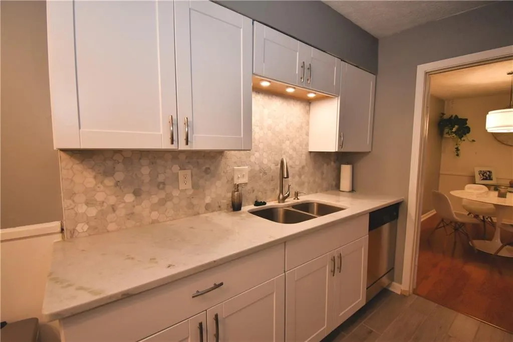 725 Dalrymple Road Unit 1c, Sandy Springs, Georgia 30328, 2 Bedrooms Bedrooms, ,2 BathroomsBathrooms,Residential,Sold,725 Dalrymple Road Unit 1c,6808759