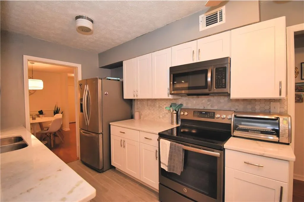 725 Dalrymple Road Unit 1c, Sandy Springs, Georgia 30328, 2 Bedrooms Bedrooms, ,2 BathroomsBathrooms,Residential,Sold,725 Dalrymple Road Unit 1c,6808759