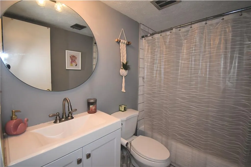 725 Dalrymple Road Unit 1c, Sandy Springs, Georgia 30328, 2 Bedrooms Bedrooms, ,2 BathroomsBathrooms,Residential,Sold,725 Dalrymple Road Unit 1c,6808759