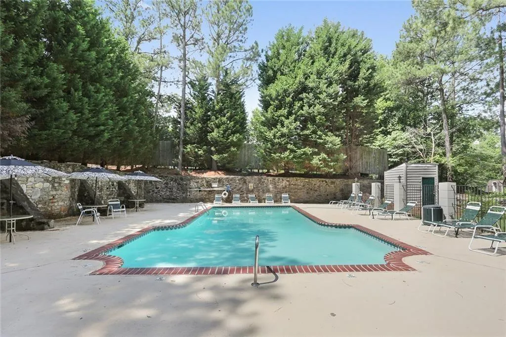 725 Dalrymple Road Unit 1c, Sandy Springs, Georgia 30328, 2 Bedrooms Bedrooms, ,2 BathroomsBathrooms,Residential,Sold,725 Dalrymple Road Unit 1c,6808759