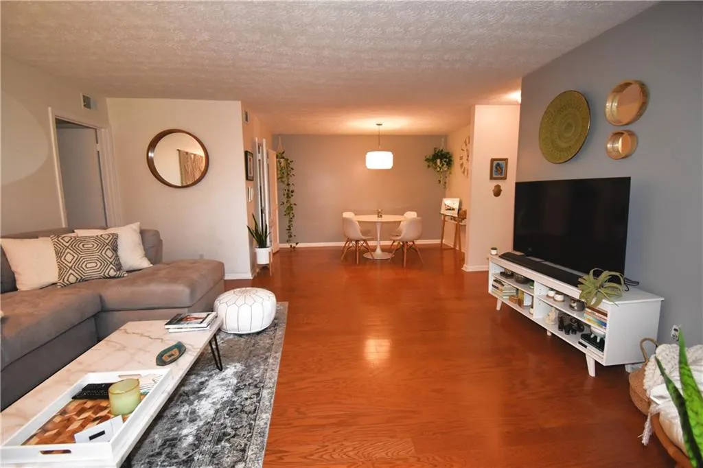 725 Dalrymple Road Unit 1c, Sandy Springs, Georgia 30328, 2 Bedrooms Bedrooms, ,2 BathroomsBathrooms,Residential,Sold,725 Dalrymple Road Unit 1c,6808759