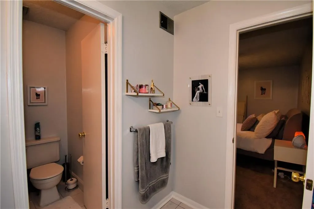 725 Dalrymple Road Unit 1c, Sandy Springs, Georgia 30328, 2 Bedrooms Bedrooms, ,2 BathroomsBathrooms,Residential,Sold,725 Dalrymple Road Unit 1c,6808759