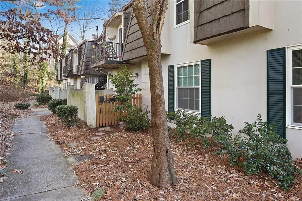 725 Dalrymple Road Unit 1c, Sandy Springs, Georgia 30328, 2 Bedrooms Bedrooms, ,2 BathroomsBathrooms,Residential,Sold,725 Dalrymple Road Unit 1c,6808759
