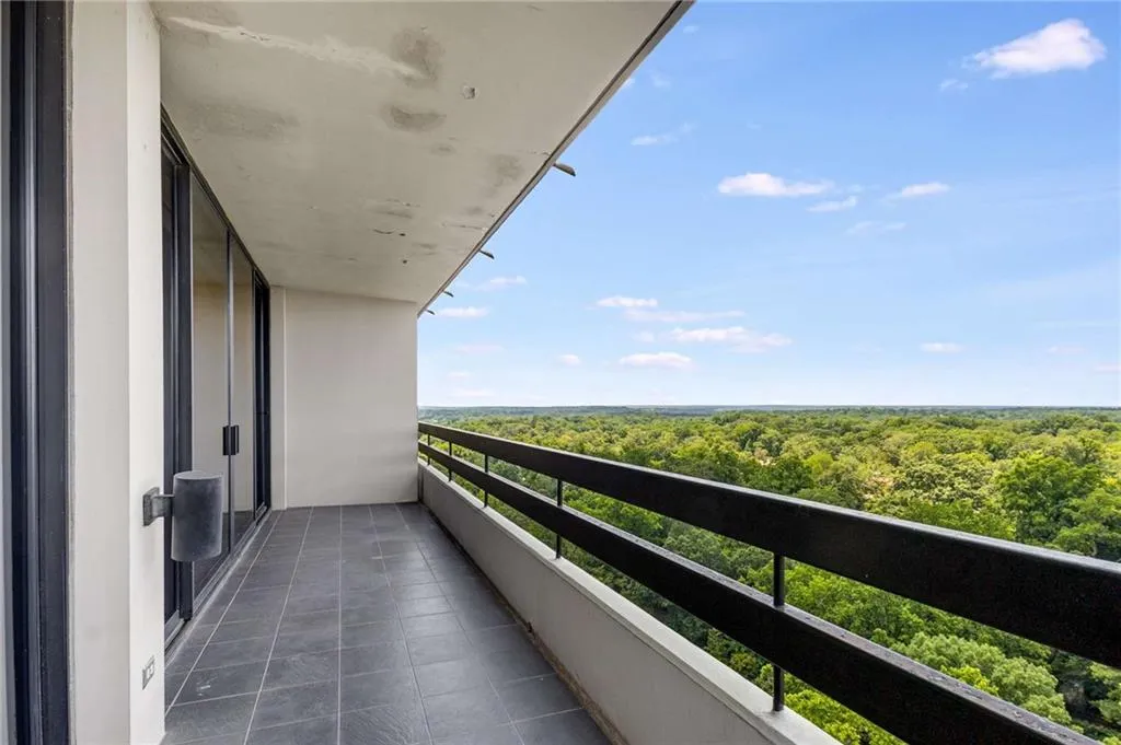 2660 Peachtree Road Nw Unit 20d, Atlanta, Georgia 30305, 4 Bedrooms Bedrooms, ,3 BathroomsBathrooms,Residential,For Sale,2660 Peachtree Road Nw Unit 20d,7612697