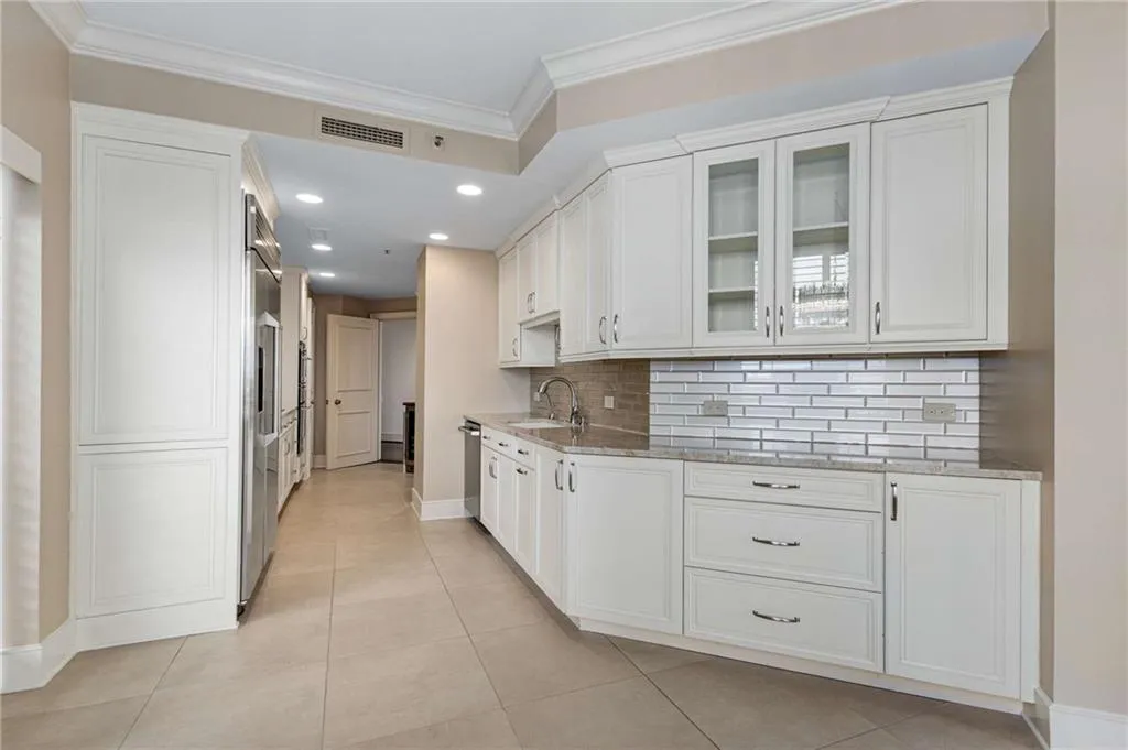 2660 Peachtree Road Nw Unit 20d, Atlanta, Georgia 30305, 4 Bedrooms Bedrooms, ,3 BathroomsBathrooms,Residential,For Sale,2660 Peachtree Road Nw Unit 20d,7612697