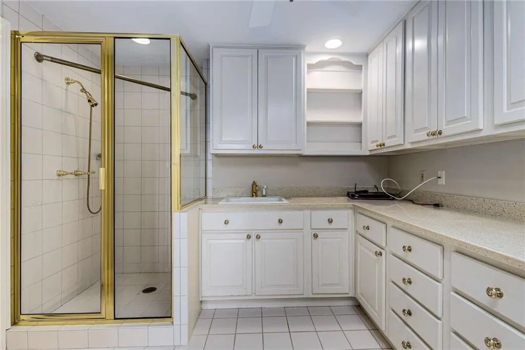 2660 Peachtree Road Nw Unit 20d, Atlanta, Georgia 30305, 4 Bedrooms Bedrooms, ,3 BathroomsBathrooms,Residential,For Sale,2660 Peachtree Road Nw Unit 20d,7612697